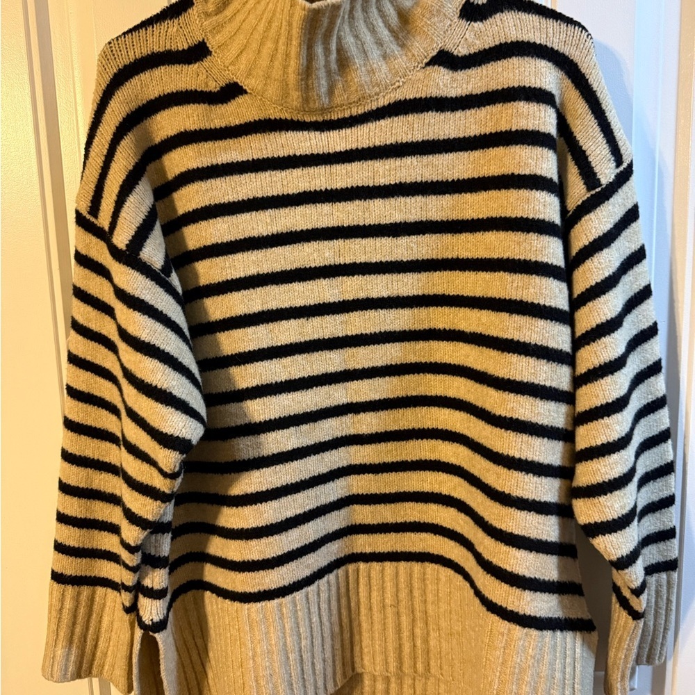 Turtleneck Sweater Cream Black Chunky Knit Size Medium - Picture 2 of 6